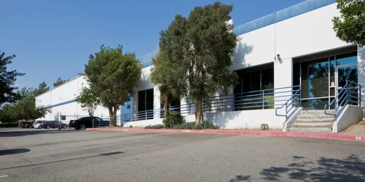 Imagen de las instalaciones de almacenamiento con control de Lineage .