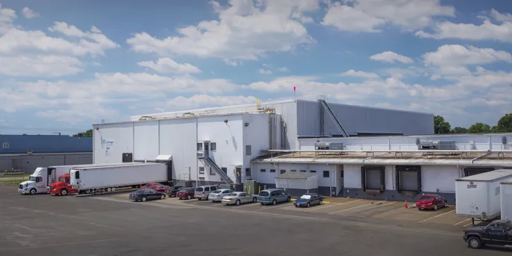 Foto exterior de las instalaciones Lineage en Richmond - Cofer.