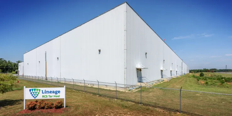 Foto exterior de las instalaciones de Lineage en Tar Heel