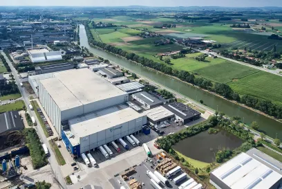 areal photo of a yearsley cold storage warehouse