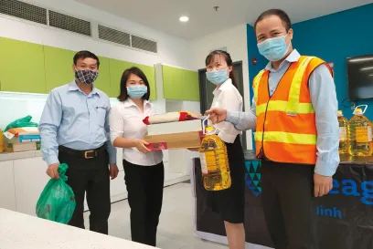 team members in Lineage corporate offices fighting food insecurity