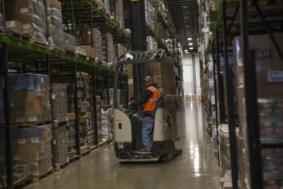 A Lineage team member works in a temperature-controlled warehouse.