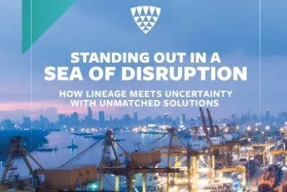 Gráfico con la leyenda "Destacando en un mar de disrupción - Cómo Lineage se enfrenta a la incertidumbre con soluciones inigualables", sobre una foto de un puerto de carga con contenedores y grúas al atardecer.