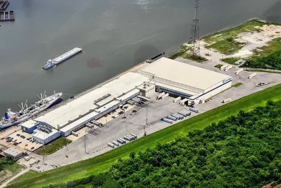 Aerial view of Lineage's cold storage warehouse located at the Port of New Orleans