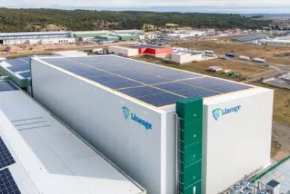 Lineage Milagro facility in Navarra, Spain featuring rooftop solar panels powering temperature-controlled cold storage operations
