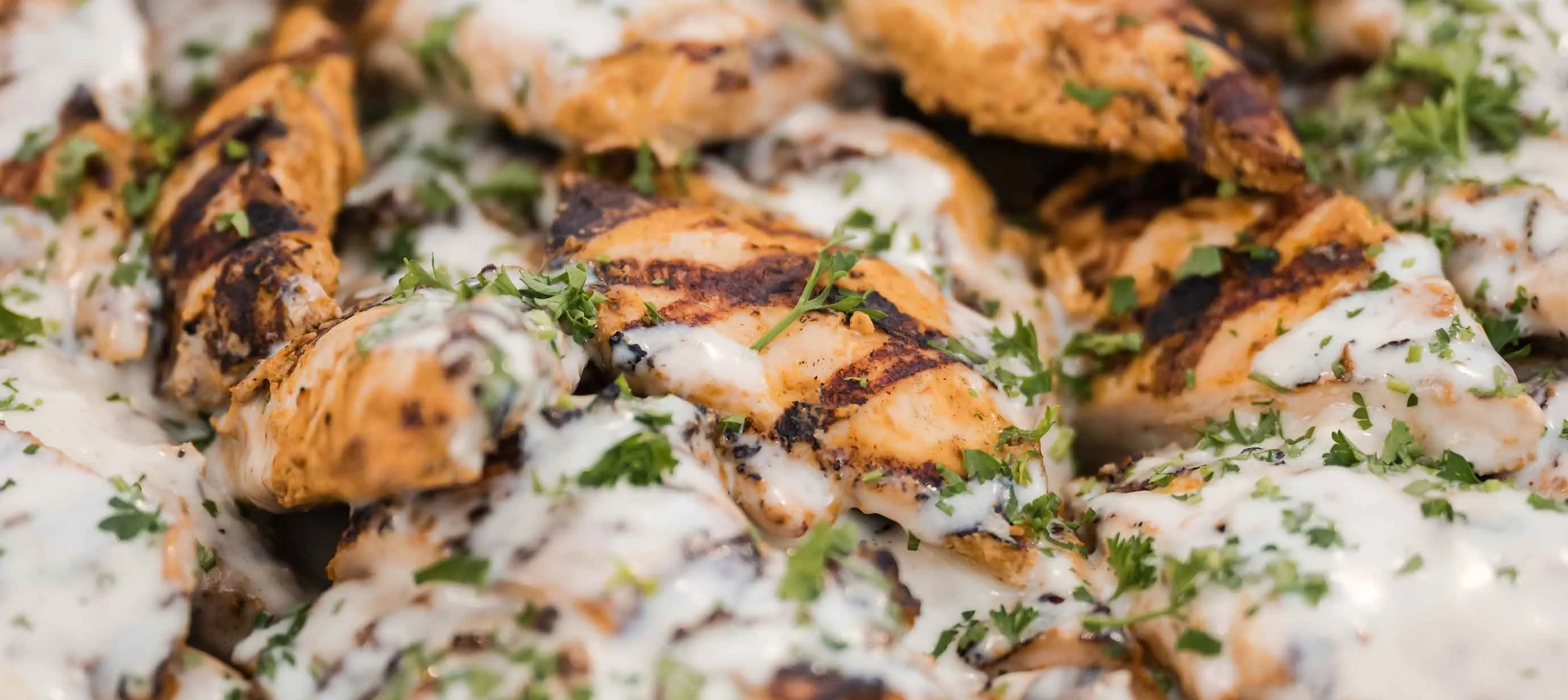 El viaje de las aves de corral, de la granja al plato, es posible gracias a proveedores de la cadena de frío como Lineage, una red de instalaciones de almacenamiento en frío y servicios expertos de la cadena de suministro.