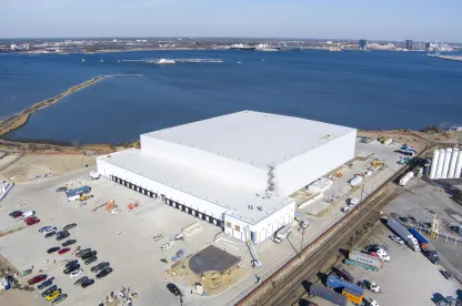 foto aérea de un almacén frigorífico 
