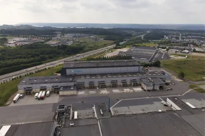 photo aérienne de l’entrepôt frigorifique 