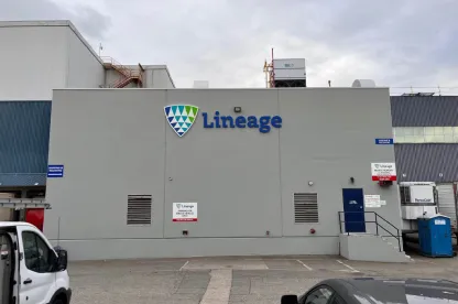 Exterior del almacén frigorífico de Lineageen 836 Cliveden Avenue en Delta, BC