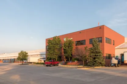 Lineage Le centre de distribution régional de Chicago - Genève offre des solutions de chaîne d’approvisionnement, comme la surgélation, l’entreposage frigorifique et les solutions de transport à température contrôlée pour vous aider à améliorer vos opérations de chaîne d’approvisionnement dans le Midwest.