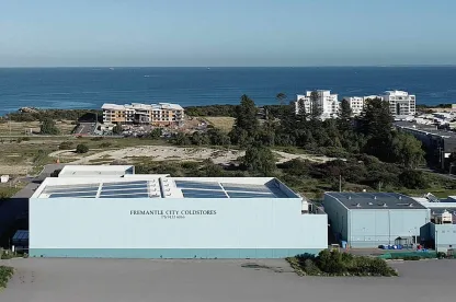 Las instalaciones de Lineage en Fremantle (Australia Occidental), cerca del puerto de Fremantle, ofrecen servicios de cadena de suministro como almacenamiento en frío, congelación rápida y soluciones de transporte.