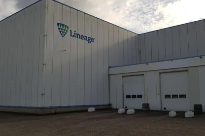 Lineage entrepôt frigorifique à Hoogerheide, aux Pays-Bas, avec des capacités de transbordement, de transbordement et de logistique intégrée.