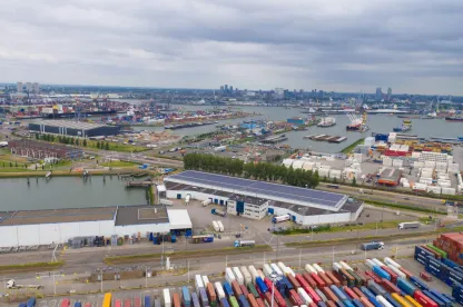 Lineage Rotterdam – Installation frigorifique d’Eemhaven avec accès au port, surcongélation et services de courtage en douane aux Pays-Bas.