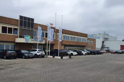 Lineage installation d’entreposage frigorifique à Velsen, aux Pays-Bas, offrant des services de logistique portuaire, de courtage en douane et de surgelation.