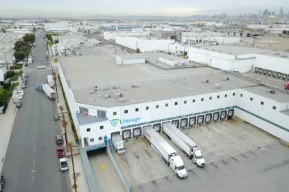 Lineage entrepôt frigorifique à Vernon 1 avec affichage visible de l’entreprise