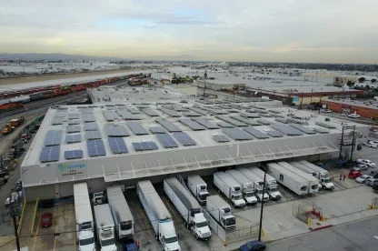 Extérieur avant de Lineagede Vernon 4 près du port de Los Angeles