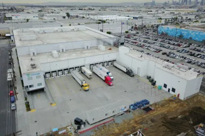 Vue extérieure de LineageEntrepôt frigorifique de Vernon 8 dans le sud de la Californie