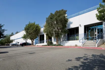 Exterior de las instalaciones de Lineageen Rialto, Bloomington, CA